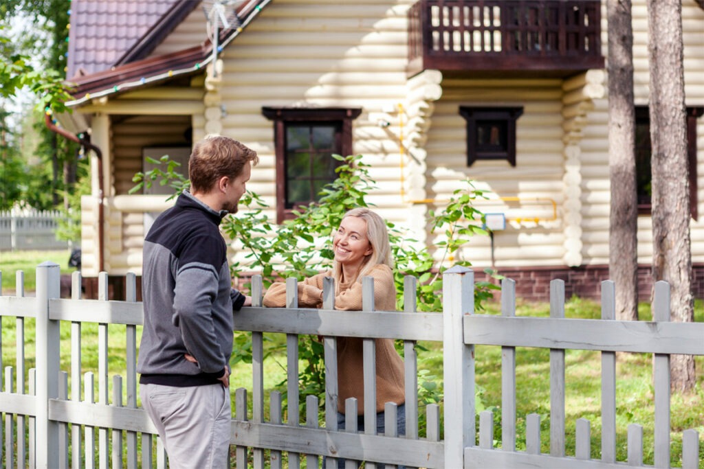 wie hoch darf gartenzaun zum nachbarn sein